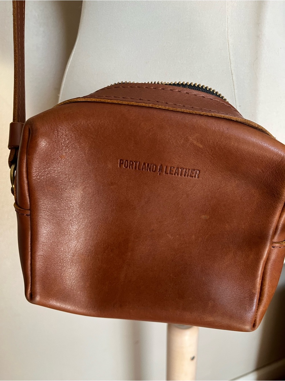 Portland Leather Brown Crossbody Camera Bag - Picture 3 of 3